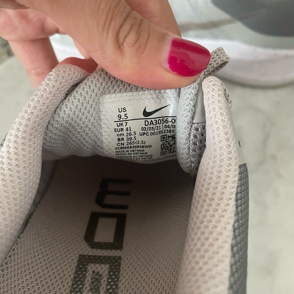 Nike winflo metallic running shoes- size Womens 9.5 - Picture 5 of 8